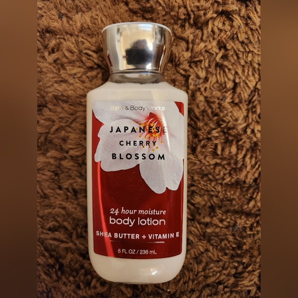 Bath & Body Works Japanese Cherry Blossom Lotion - Picture 1 of 3